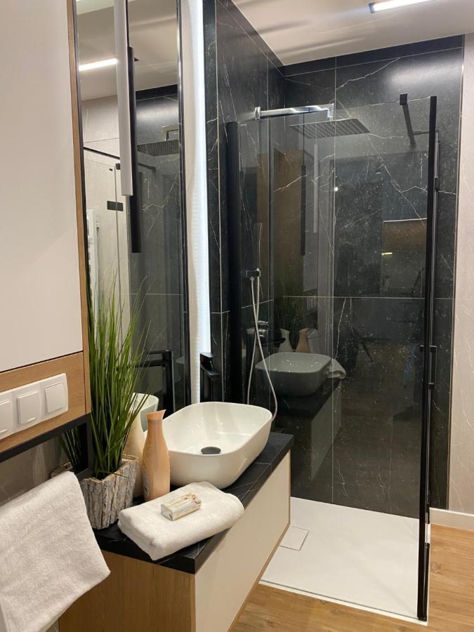 Family & Business Elegant Apartments Kadzielnia, Ul Zgody, Stadion Korona, Wdk -1 Bedroom, Terrace, Garage - New! キェルツェ エクステリア 写真